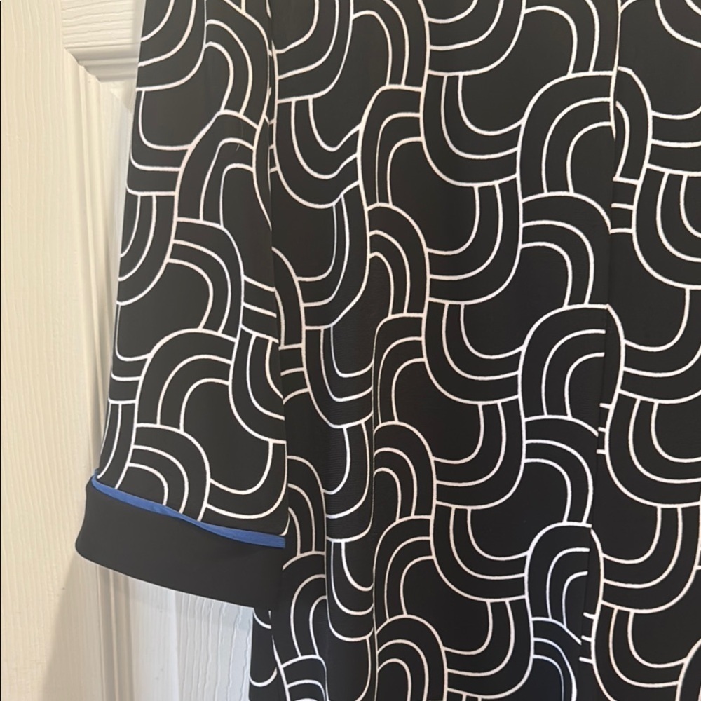R&K Black and White Sheath Dress with Cuffed Sleeves - Picture 4 of 4